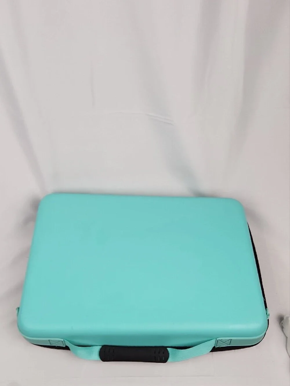Diagonal Two-Tone Laptop/Tablet Sleeve/Portable Desktop/carrier in Aqua & White